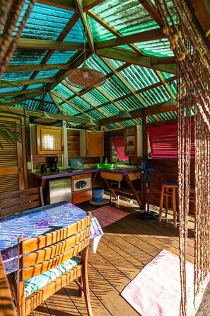 Microondas, horno, cafetera o tetera y hervidor eléctrico