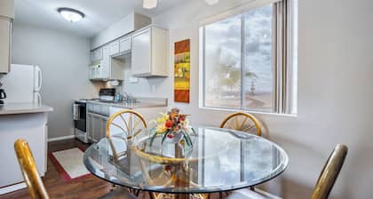 The Palms @ Swanson Heated Pool 1bd Sleeps 4