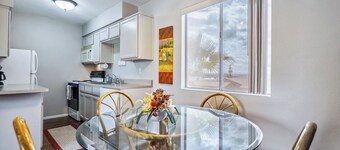 The Palms @ Swanson Heated Pool 1bd Sleeps 4