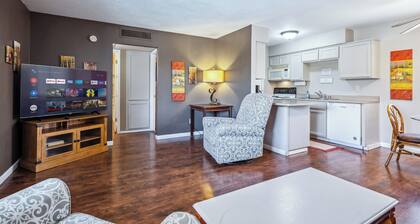 The Palms @ Swanson Heated Pool 1bd Sleeps 4