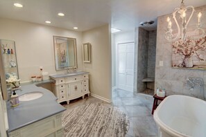 Bruser, hårtørrer, håndklæder, Sæbe