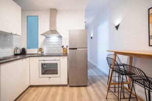 Fridge, microwave, oven, coffee/tea maker