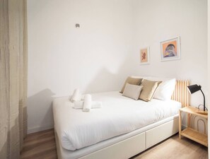 2 habitaciones, tabla de planchar con plancha, internet y ropa de cama 