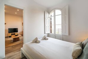 3 habitaciones, tabla de planchar con plancha, internet y ropa de cama