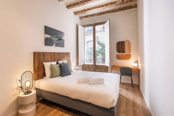 6 bedrooms, iron/ironing board, bed sheets
