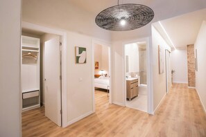 6 bedrooms, iron/ironing board, bed sheets