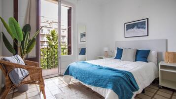 3 habitaciones, tabla de planchar con plancha, cuna de viaje y wifi