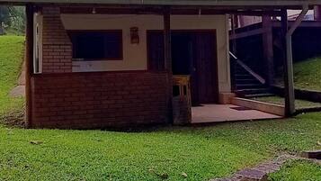 Xalet clàssic, vistes al riu | Wifi gratuïta