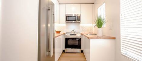 Micro-ondes, four, plaque de cuisson, lave-vaisselle