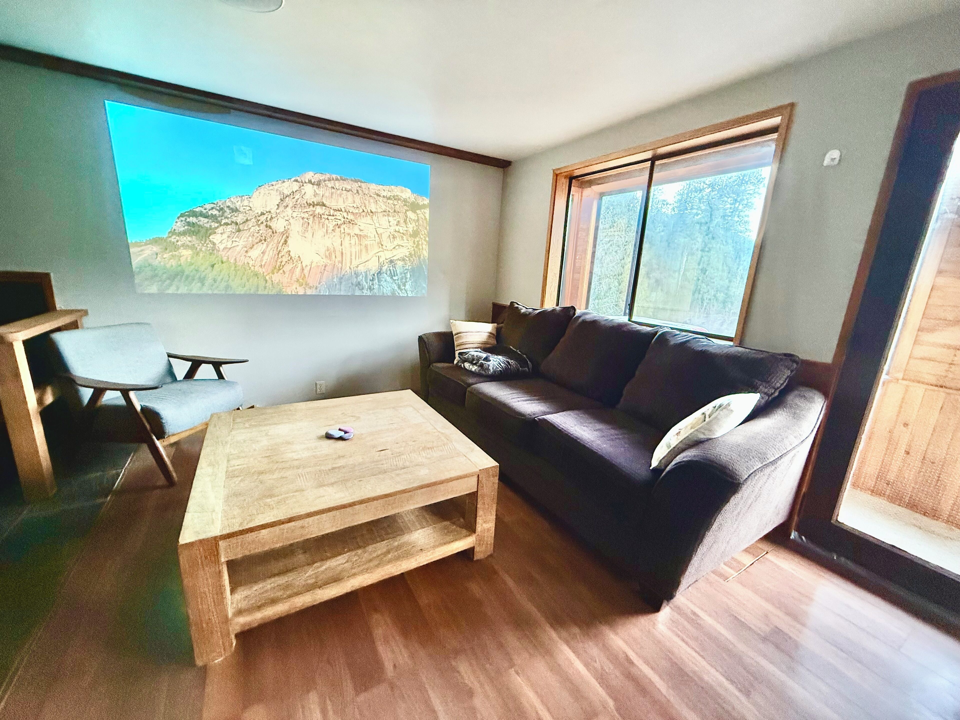 電視、壁爐、乒乓球設施、書籍