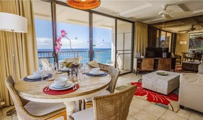Dining - Corner Oceanfront 1BR Condo w/ Panoramic Views (Waianae)