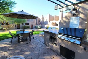 Outdoor dining - Pet-Friendly Villa in Cave Creek w/ Spa Patio (Cave Creek)