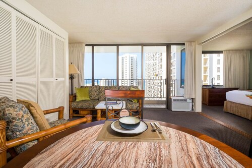 Steps from the Beach! Pool + Hot Tub