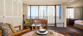 Steps from the Beach! Pool + Hot Tub