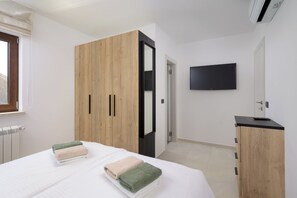 3 bedrooms, Internet