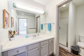 Håndklær, såpe og toalettpapir