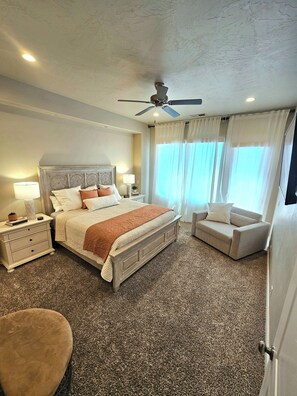 3 dormitorios, tabla de planchar con plancha, cuna de viaje