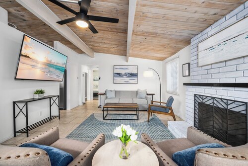 5 Bed 4 Bath Duplex Home - Steps from the Beach