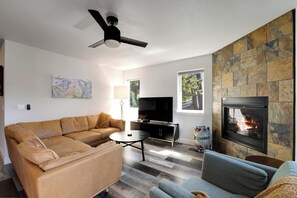 Smart TV, fireplace