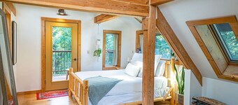 New! Peaceful forest retreat with access to hiking & biking trails