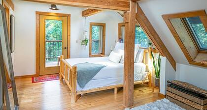 New! Peaceful forest retreat with access to hiking & biking trails