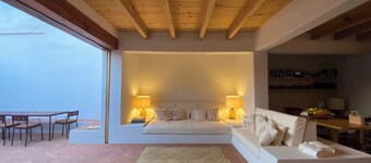 Peaceful pueblo home near the lake