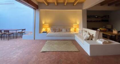 Peaceful pueblo home near the lake