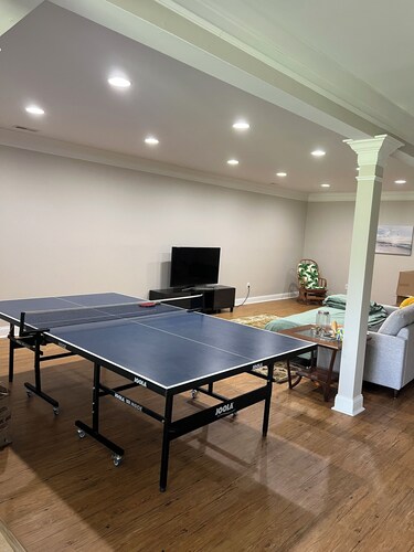 Charming studio with 1 queen sofa bed and 1 full bath . With AC, WiFi and TV