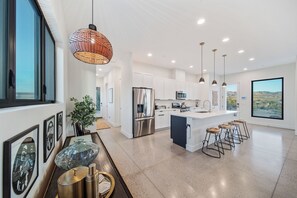 Fridge, oven, stovetop, dishwasher