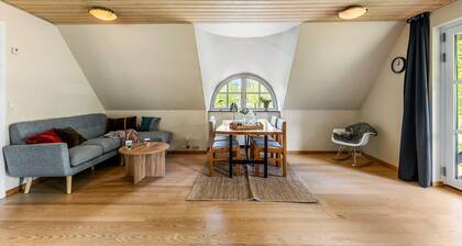 Cozy home in Skanderborg with lake view