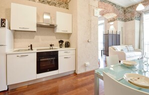 Fridge, microwave, oven, cookware/dishes/utensils