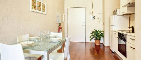 Fridge, oven