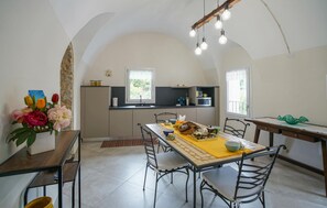 Dining - Stunning home in Costarainera (Costarainera)