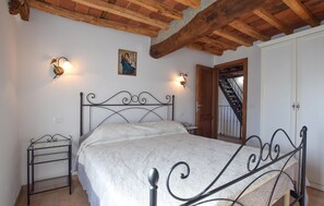 4 makuuhuonetta, ilmainen Wi-Fi, vuodevaatteet