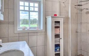 Shower - 4 bedroom cozy home in Flo (Flo)