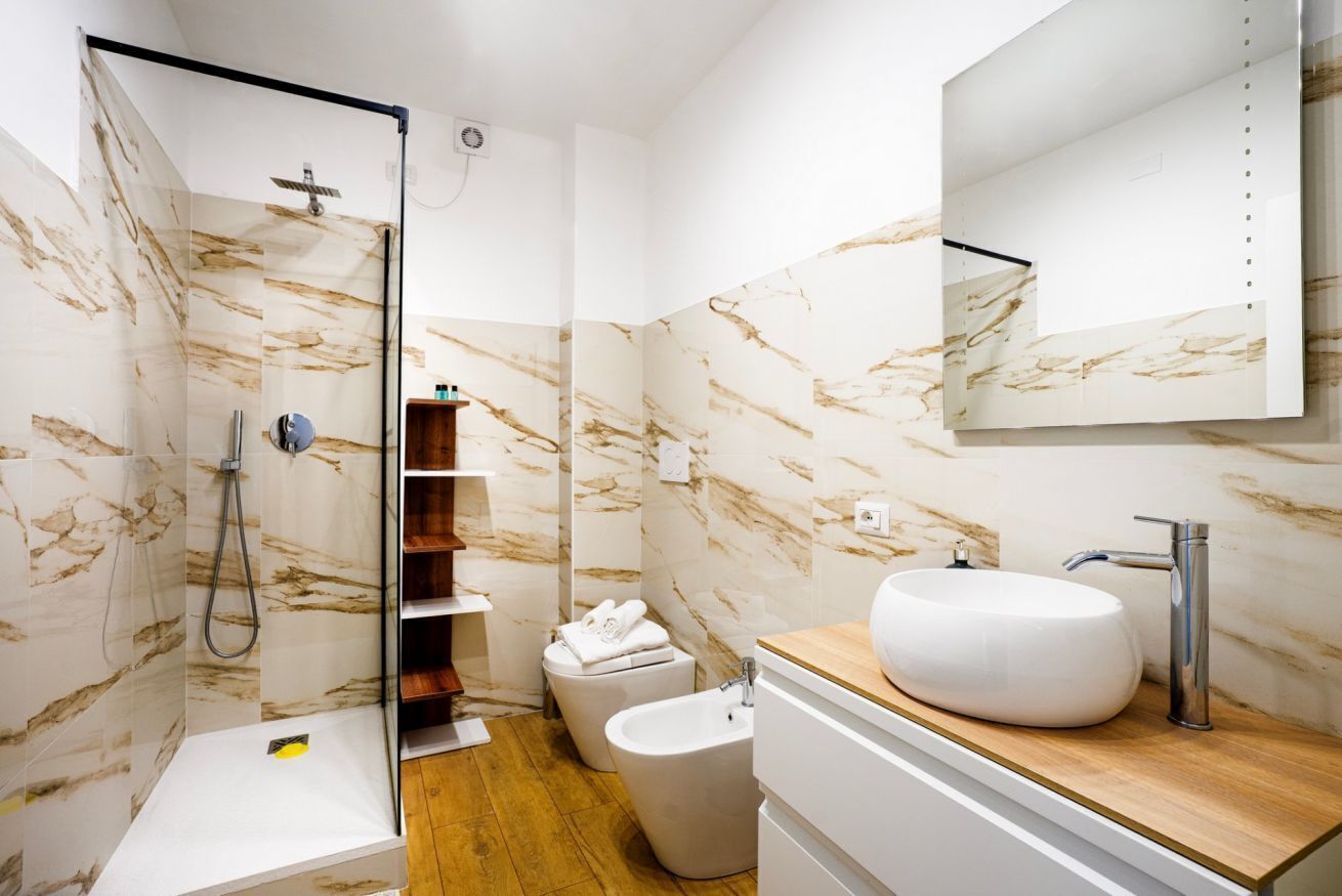 Dusche, Haartrockner, Bidet, Handtücher
