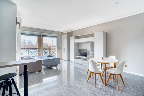 GuestHost - Casa Frida, apartement with balcony