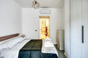 1 habitación, tabla de planchar con plancha y wifi 
