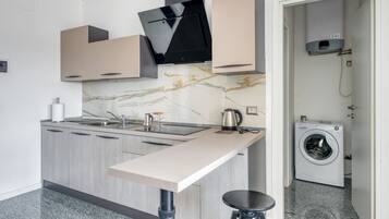 Kühlschrank, Ofen, Herdplatte, Geschirrspüler