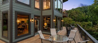 Sunscape Villa – Luxury Gatlinburg Cabin with Hot Tub, Game Room & Breathtaking City Views
