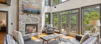 Sunscape Villa – Luxury Gatlinburg Cabin with Hot Tub, Game Room & Breathtaking City Views