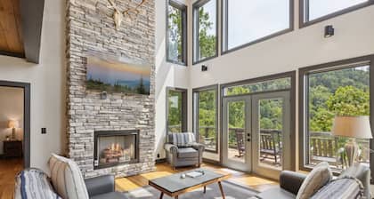 Sunscape Villa – Luxury Gatlinburg Cabin with Hot Tub, Game Room & Breathtaking City Views