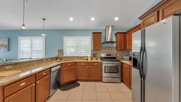 Mikrobølgeovn, ovn, kogeplade, opvaskemaskine