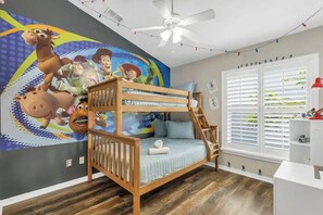 4 bedrooms, in-room safe, desk, iron/ironing board
