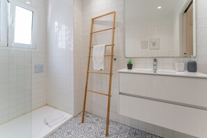 Hair dryer, towels