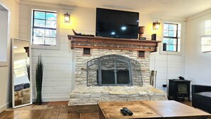 Smart TV, fireplace - Stunning Home w/ private POOL Amazing LAKE Views & Sleeps 12 (Austin)