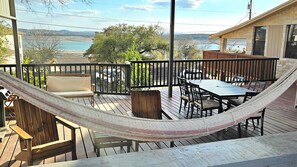 Outdoor dining - Stunning Home w/ private POOL Amazing LAKE Views & Sleeps 12 (Austin)