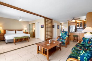 2 bedrooms, iron/ironing board, free WiFi, bed sheets - 🏖️Ocean Front - Direct View of Kailua Bay | Concierge Included | Nicely Renovated (Kailua Kona)