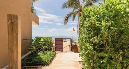 Tranquil Jungle and Ocean View Penthouse with Pool and Hot Tub