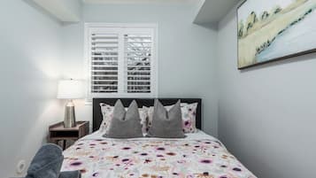 1 slaapkamer, een strijkplank/strijkijzer